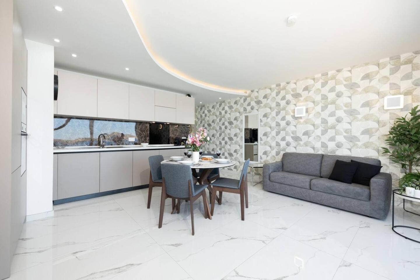 Ivory Seafront With Views!- Fl 10 By Homely Apartment St. Paul's Bay
